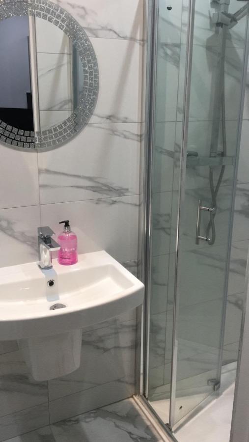 Hotel Grand Bleu - London - Next To Piccadilly Line Tube Station & Brand New Facilities Exteriér fotografie