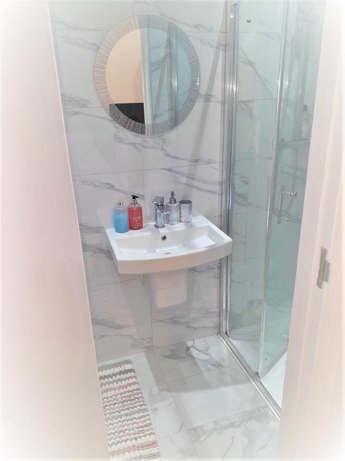 Hotel Grand Bleu - London - Next To Piccadilly Line Tube Station & Brand New Facilities Exteriér fotografie