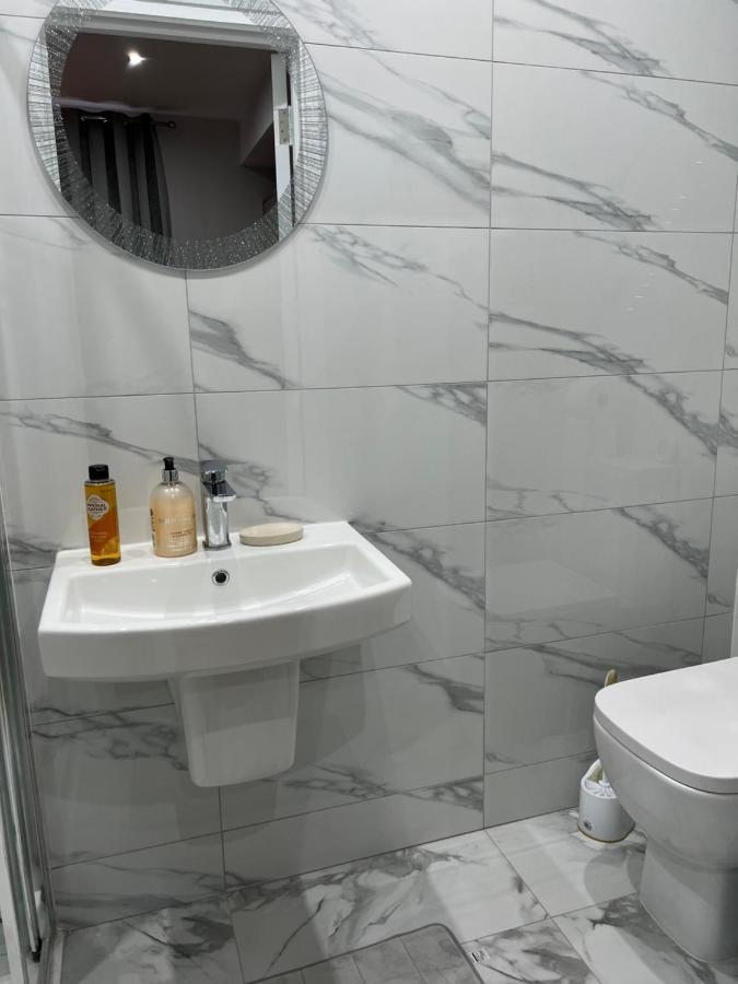 Hotel Grand Bleu - London - Next To Piccadilly Line Tube Station & Brand New Facilities Exteriér fotografie