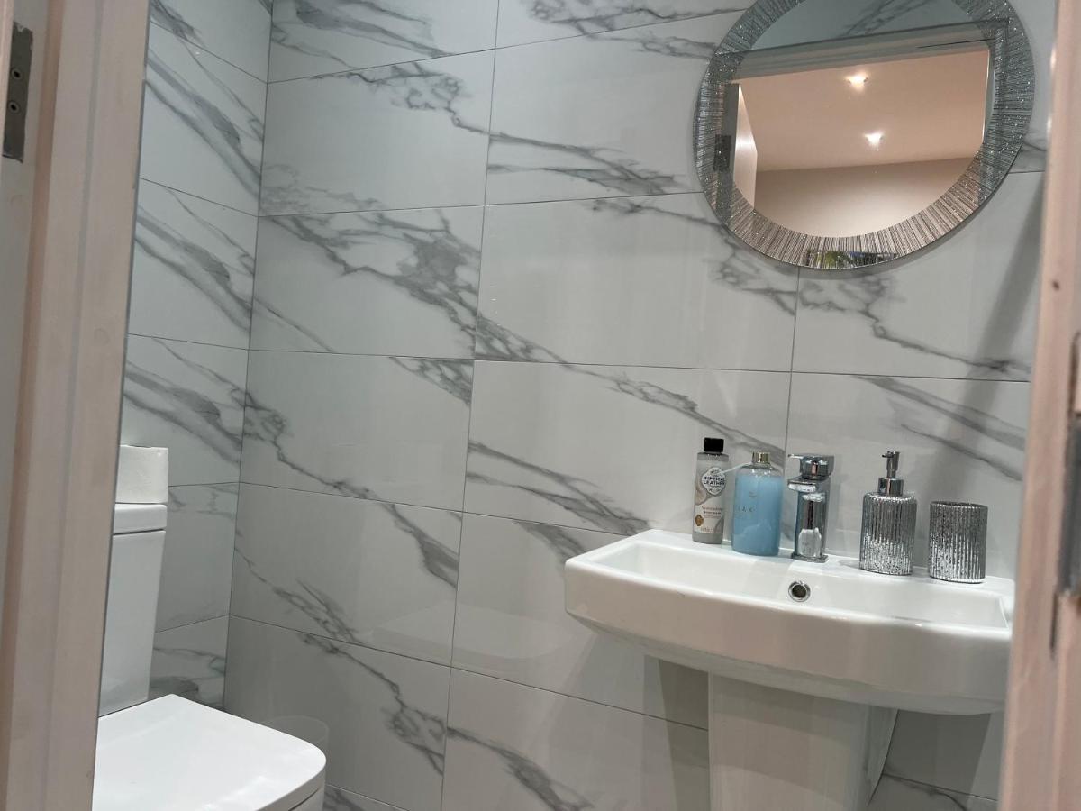 Hotel Grand Bleu - London - Next To Piccadilly Line Tube Station & Brand New Facilities Exteriér fotografie
