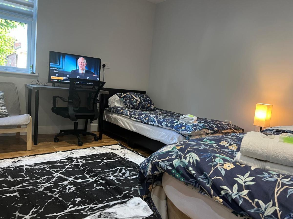 Hotel Grand Bleu - London - Next To Piccadilly Line Tube Station & Brand New Facilities Exteriér fotografie