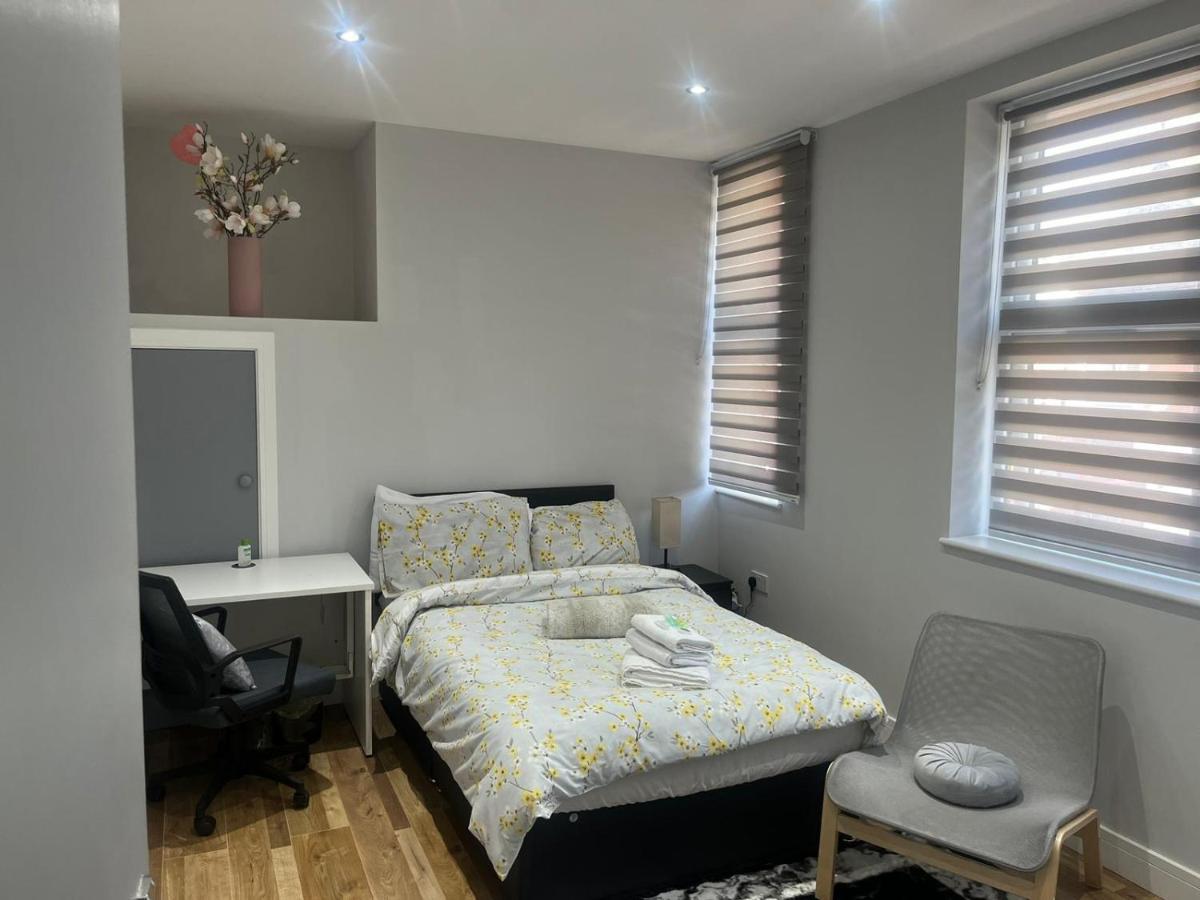 Hotel Grand Bleu - London - Next To Piccadilly Line Tube Station & Brand New Facilities Exteriér fotografie